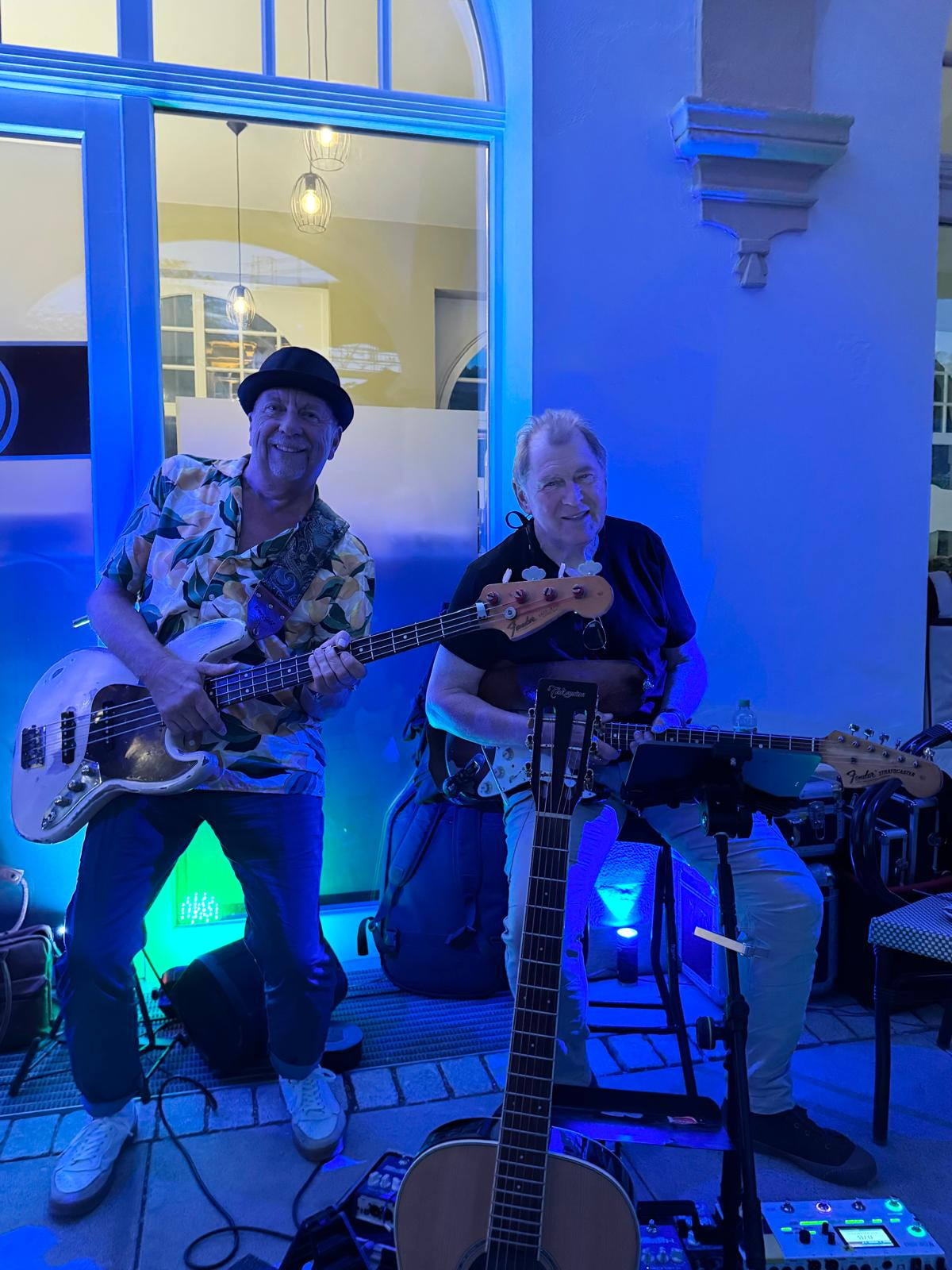 Das Goldfuchs Duo: Reiner Gold am Bass und Günther Fuchs an der Gitarre